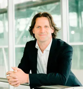 Prof. Dipl.-Ing. Timo Leukefeld - Energieexperte, Unternehmer und von der Bundesregierung betitelter Energiebotschafter mit dem Blick in die Zukunft.