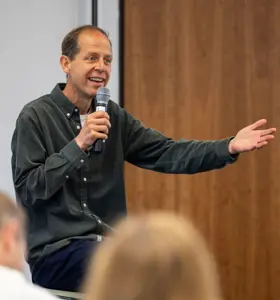 Stephan Schäfer - Medienstratege, Bestsellerautor und Wandelarchitekt für Führung mit Sinn, Klarheit und kreativer Transformation