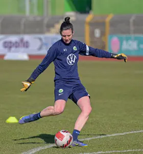 Alisa Vetterlein - Erfolgreiche Fußball-Torwarttrainerin und Profitorhüterin zeigt, wie man mit Druck umgeht und teilt einzigartige Einblicke ins Teamgefüge,
